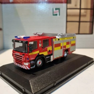 Scania CP28 South Wales Fire And Rescue Fire Engine 76SFE012 Oxford Diecast 1:76