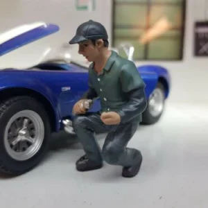 Mechanic Lucas Figure Show Garage Workshop 77727 1:24 Scale