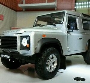 Land Rover Defender TDCI 90 22498 Welly 1:24
