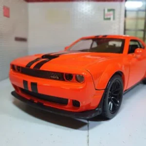 Dodge 2018 Challenger SRT Hellcat widebody 79350 Motormax 1:24
