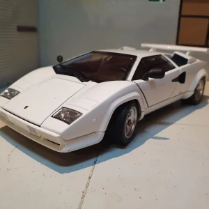 Lamborghini 1985 Countach LP5000 24112W Welly 1:24